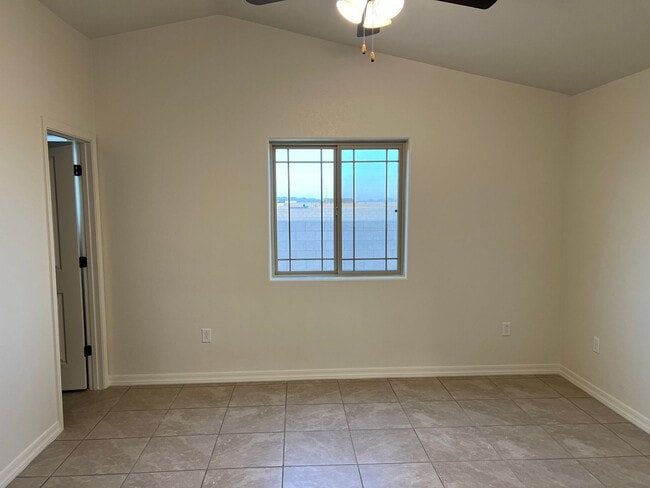 Building Photo - Newer - 3 Bedroom - 2 Car Garage Home with Fenced Back Yard and Gates