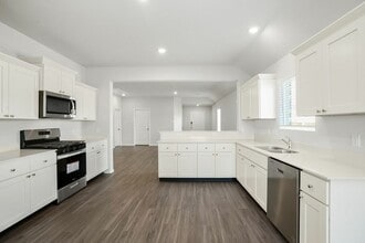 Building Photo - 3009 Paintbrush Dr