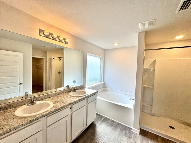 Building Photo - New rental in Brighton Oaks! Conveniently located off Hwy 231, this community conveniently close ...