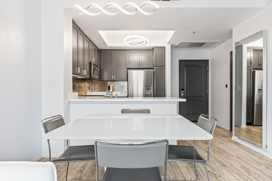 Building Photo - 4060 Glencoe Ave