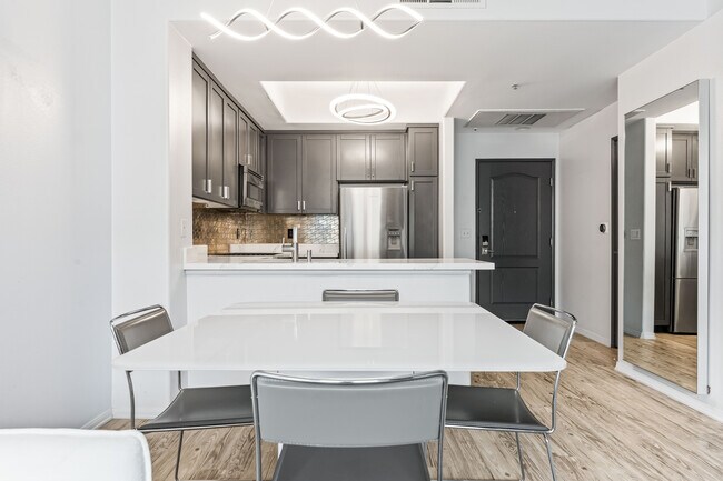 Building Photo - 4060 Glencoe Ave