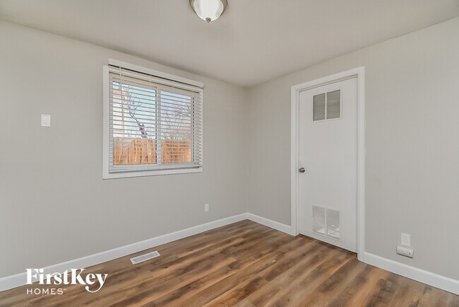 Building Photo - 2213 Moccassin Dr