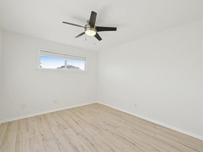 Building Photo - 1812 Saxony Ln
