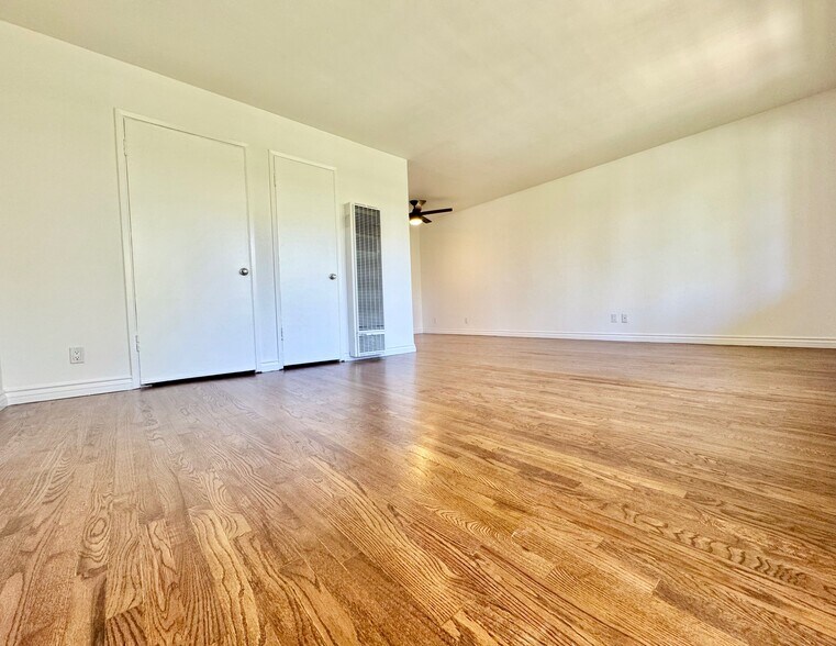 Building Photo - 4517 Fulton Ave