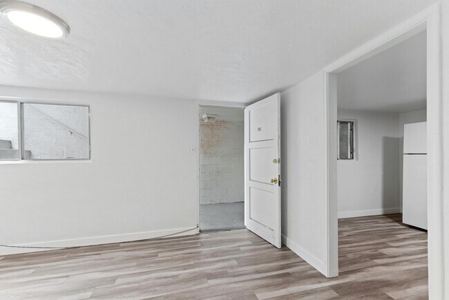 Building Photo - 750 E 820 N
