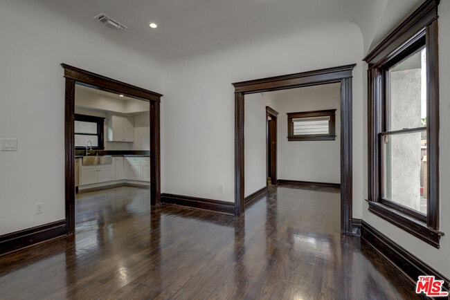 Building Photo - 140 Roselawn Pl