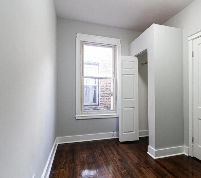 Building Photo - 3 bedroom in Chicago IL 60618