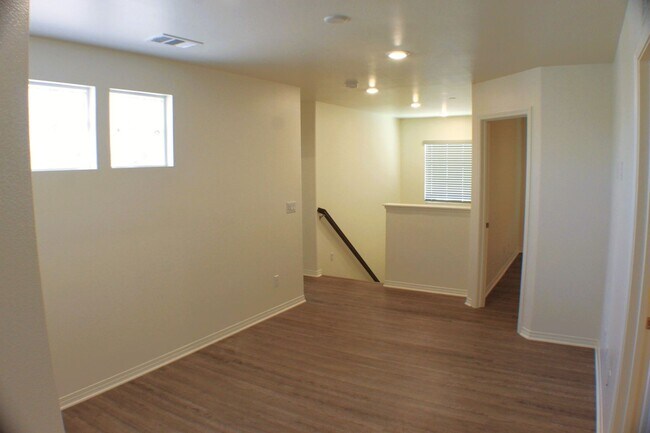 Building Photo - Stunning Redlands Home For Rent