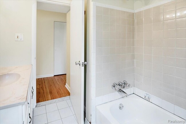 Building Photo - 11809 Meteor Dr