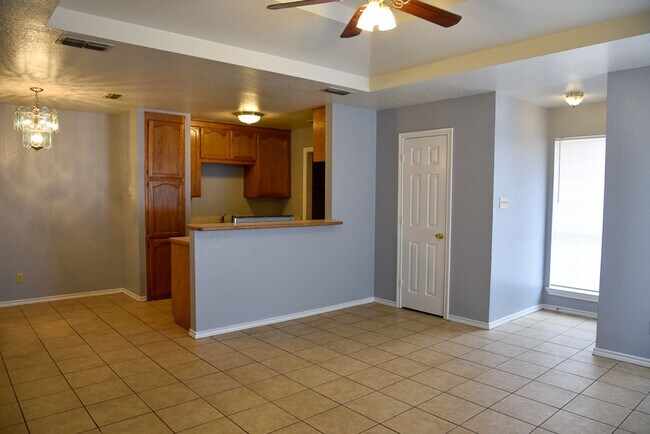 Building Photo - Spacious 3 Bedroom 2 Bath duplex Decatur TX