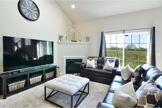 Building Photo - 4481 Bridgeview Ln