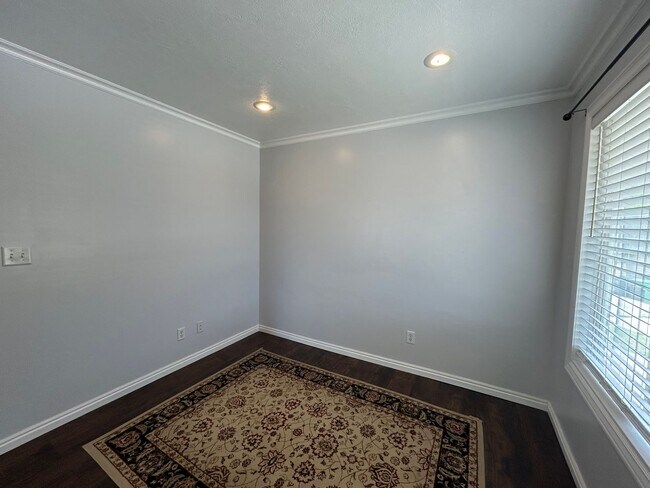 Building Photo - 4 Bedroom 4 Bathroom Home in Provo, Utah!