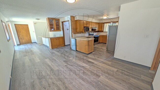 Building Photo - 13235 NW Pumpkin Ridge Rd