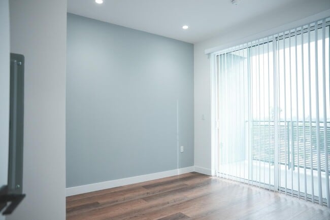 Building Photo - 8940 Reseda Blvd