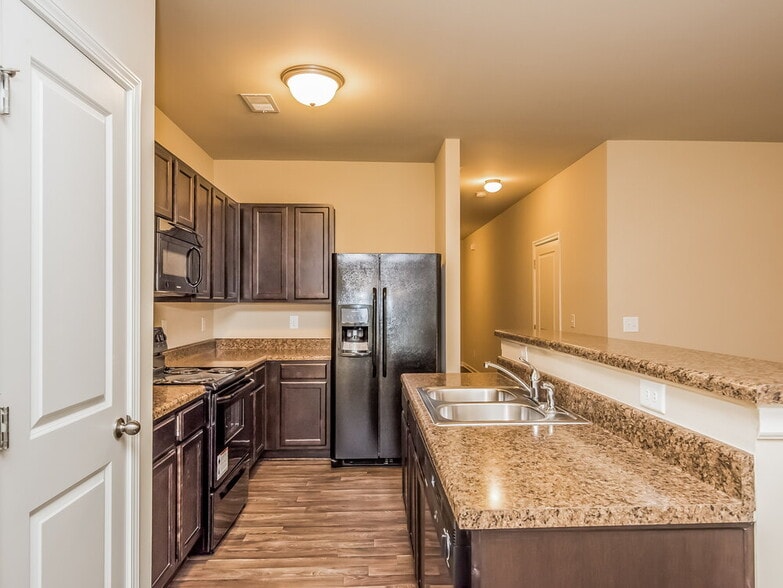 Building Photo - 260 Stillwood Dr