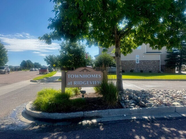 Building Photo - 2 Bed 3 Bath Townhome on Dublin & Powers