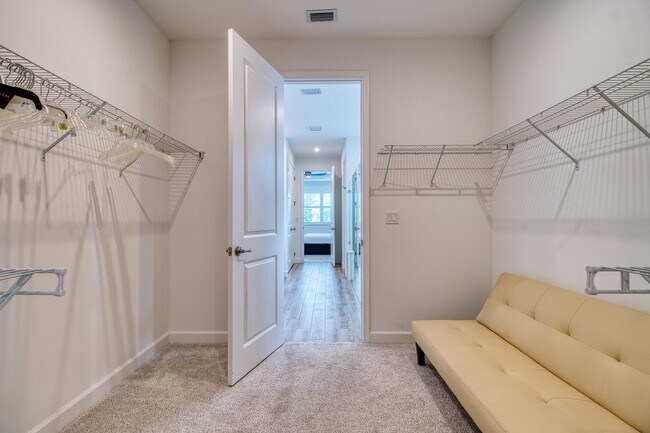 Building Photo - 10407 SW Aquila Wy