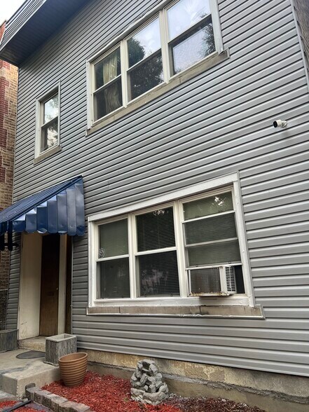 Building Photo - 1533 N Rockwell St