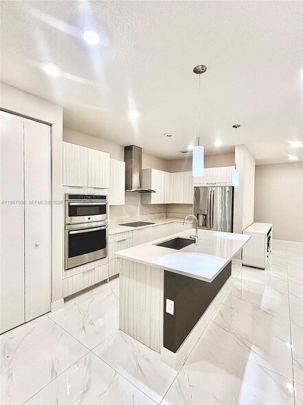 Building Photo - 10420 NW 67th St