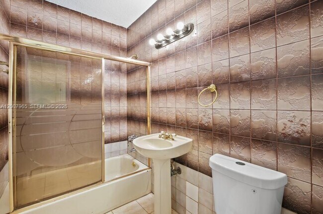 Building Photo - 3720 NW 20th Ct