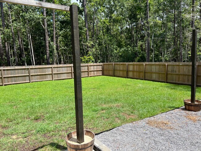 Building Photo - 9945 Kahana St