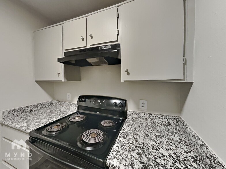 Building Photo - 624 E 3rd St