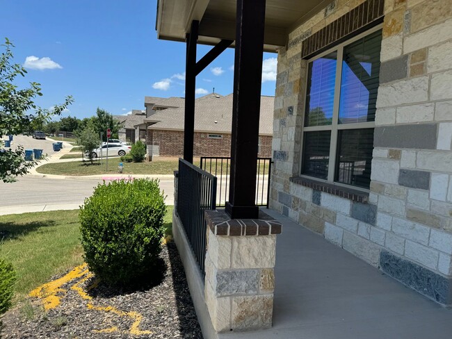 Building Photo - Stunning Rental Home in Gated Wortham Oaks...