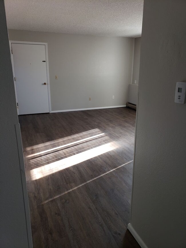 Building Photo - 406 West Ave