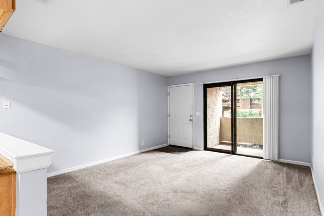Building Photo - $200 Off First Months Rent! Cozy 3-Bedroom...