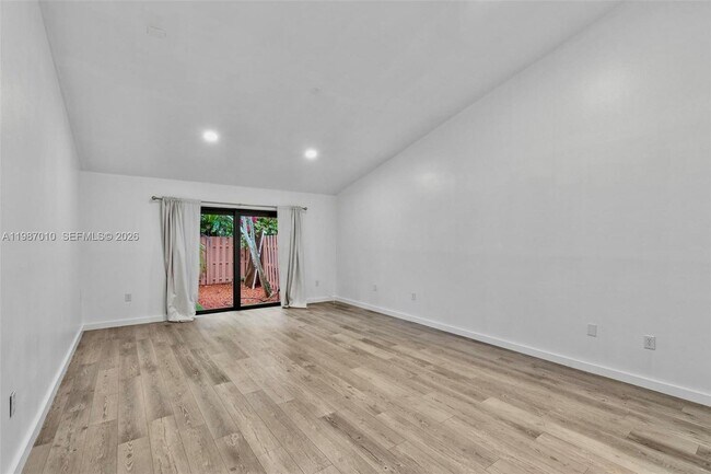 Building Photo - 518 NE 199th Ln