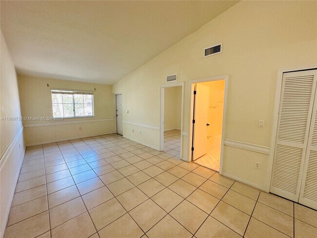 Building Photo - 1320 SE 31st Ct