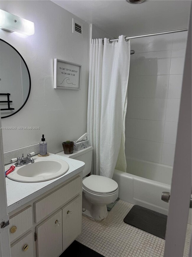 Building Photo - 400 Kings Point Dr