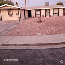 Building Photo - 4 Bedroom Close To Las Vegas Blvd. & North...