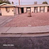 Building Photo - 4 Bedroom Close To Las Vegas Blvd. & North...