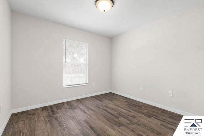 Building Photo - 734 Flora St