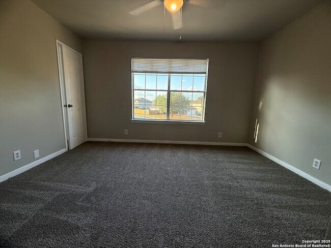 Building Photo - 570 Roadrunner Ave