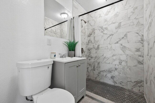 Building Photo - 221 Duxbury Ave