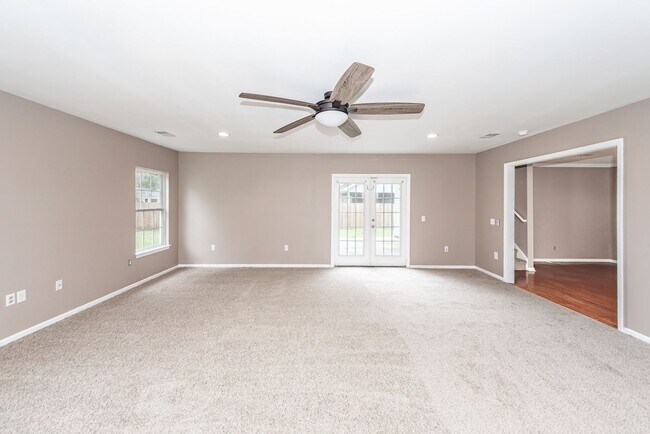 Building Photo - 5 Bedroom 2.5 Bath Home in St. James Estates - Goose Creek