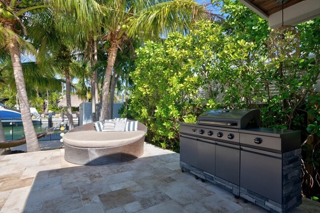 Building Photo - 7910 Hawthorne Ave