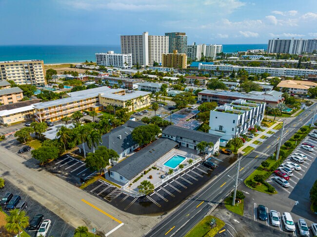 Building Photo - 1020 N Riverside Dr