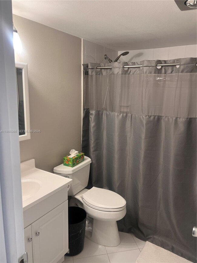 Building Photo - 400 N Riverside Dr