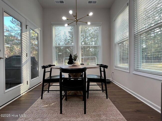 Building Photo - 742 Carnegie court