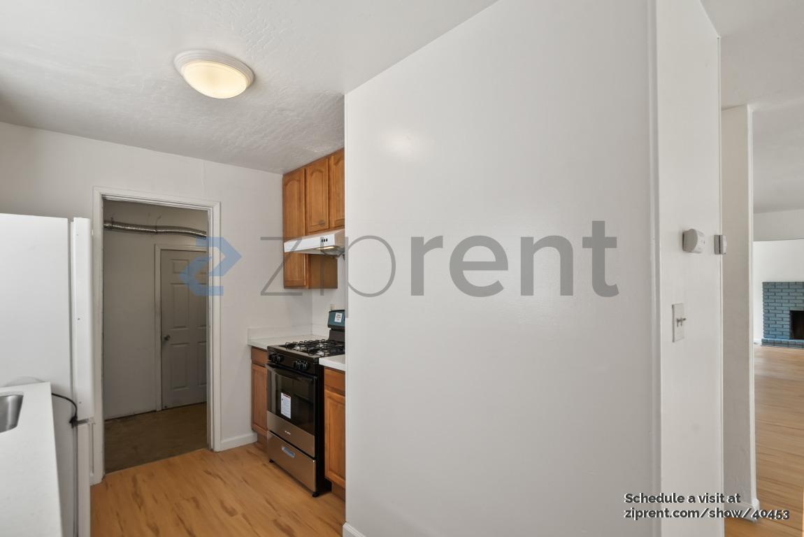 Building Photo - 3160 Birmingham Dr