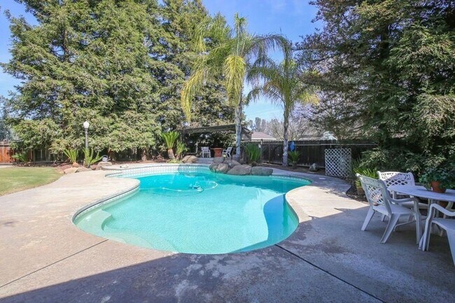 Building Photo - Clovis Ranch style 4 bedroom with Pool on ...