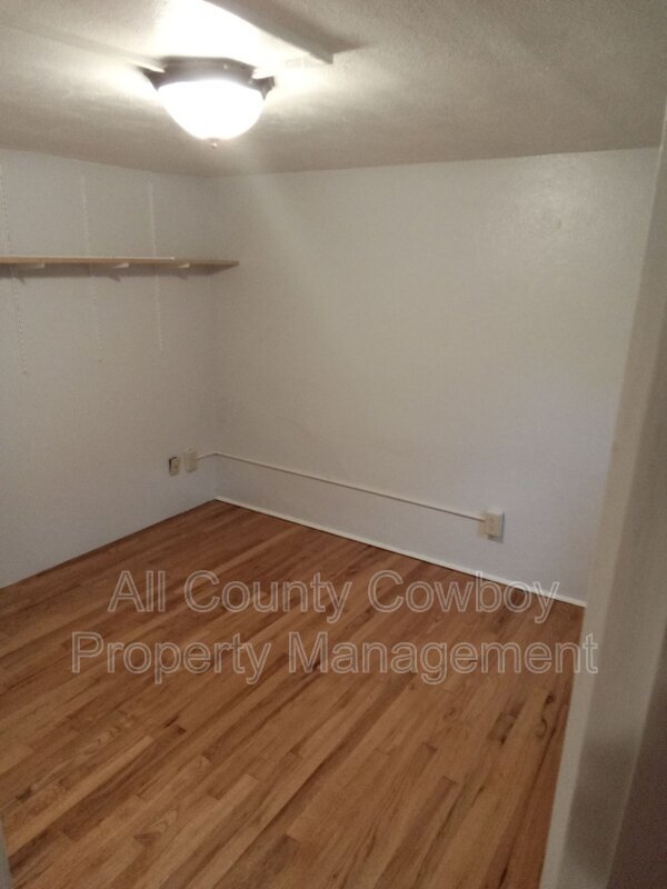 Building Photo - 1210 E Garfield St