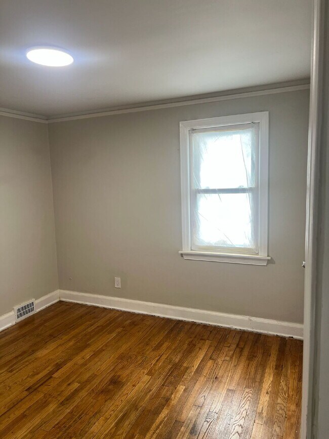Building Photo - 3-Bedroom Gem on Indiana St with Spacious ...