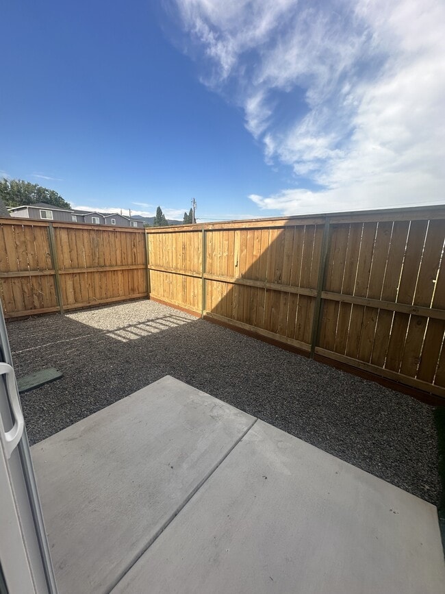 Building Photo - 411 Azalea Ct