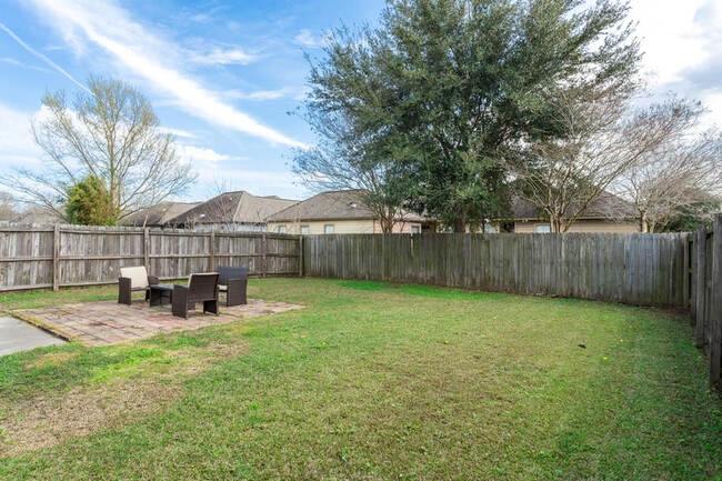 Building Photo - 735 Fall Creek Dr