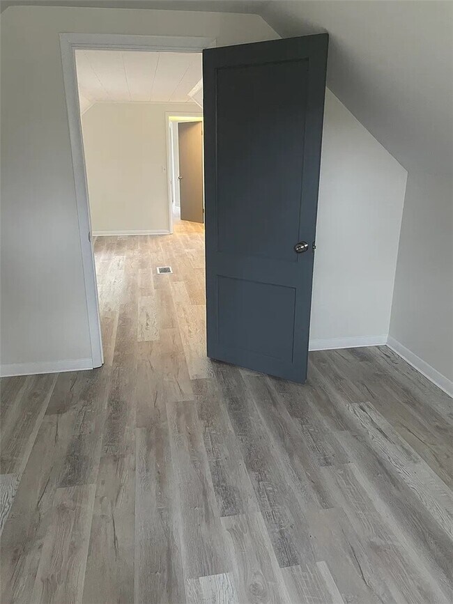 Building Photo - 705 Roosevelt Rd