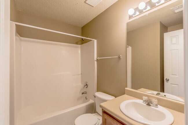 Building Photo - 119 Baywood Way